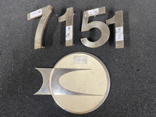 神戸市交通局　側面　車番・局章(7151-2)