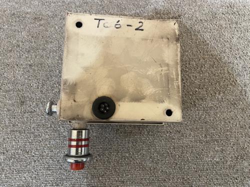 横浜市交通局　車掌非常スイッチ(右レバー)