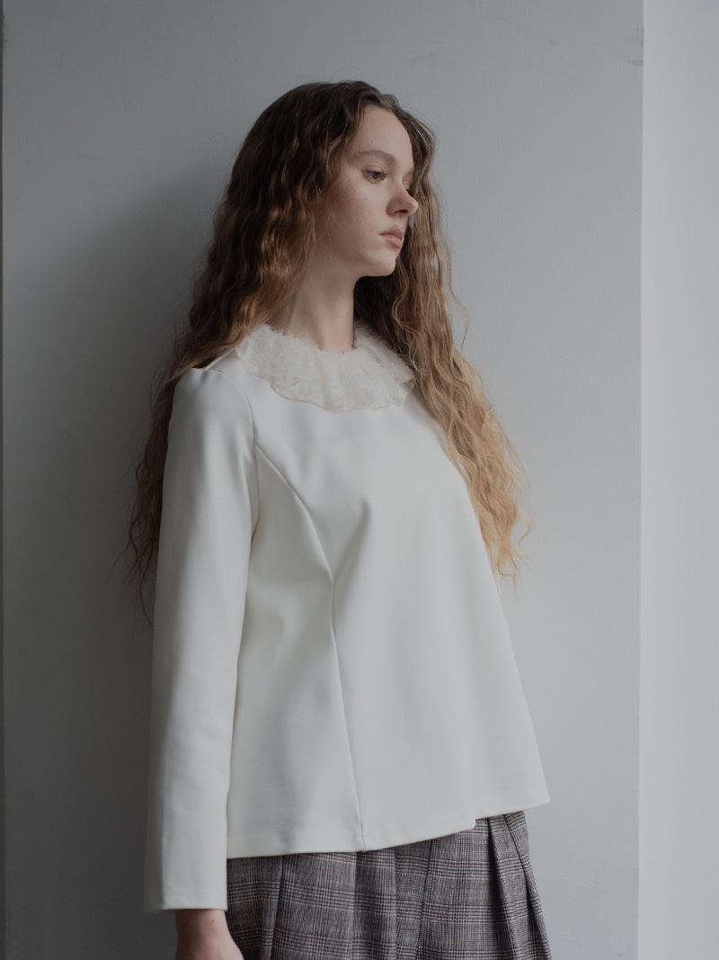 【ユカちん様】trefle+1トレフルプラスワンフェザー襟トップス ユカちん様】trefle+1トレフルプラスワンフェザー襟トップス