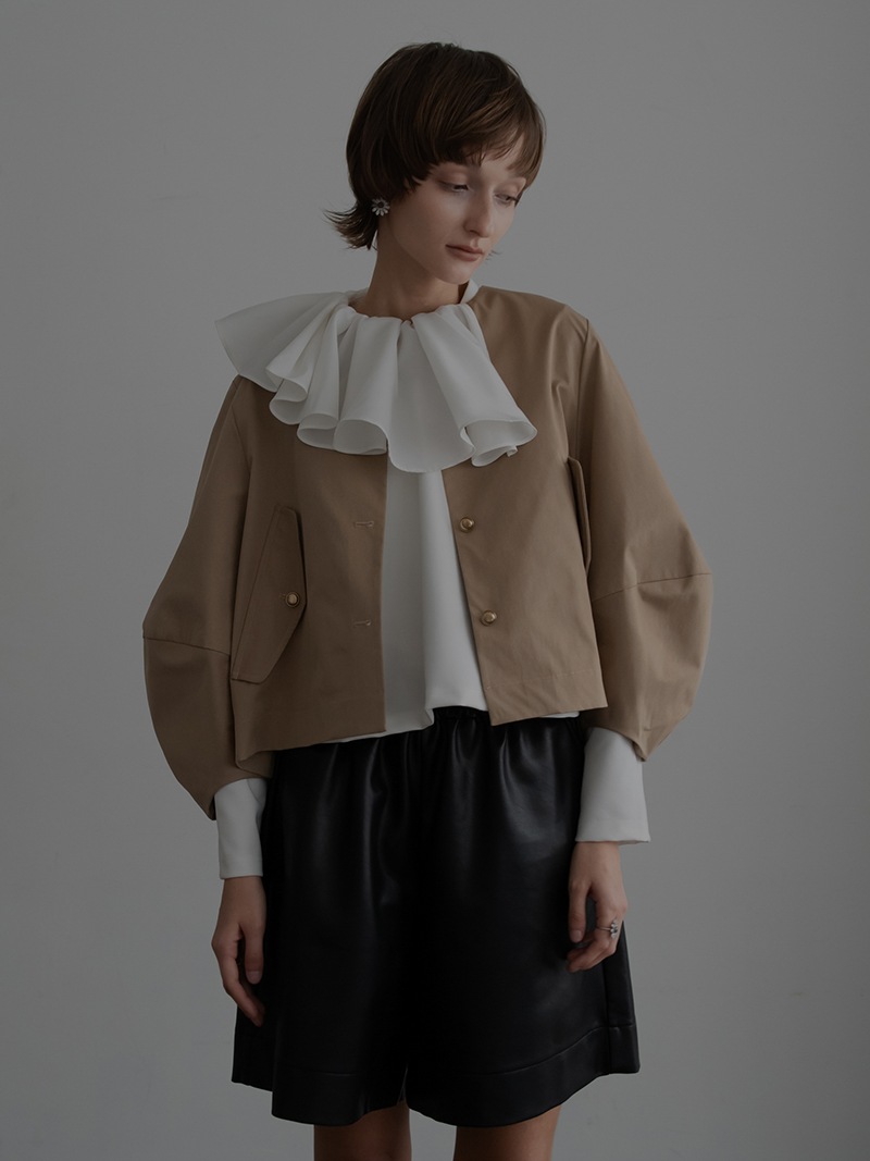 trefleplus フリルスクエアトップス　monotone trefleplus フリルスクエアトップス monotone フリルスクエア