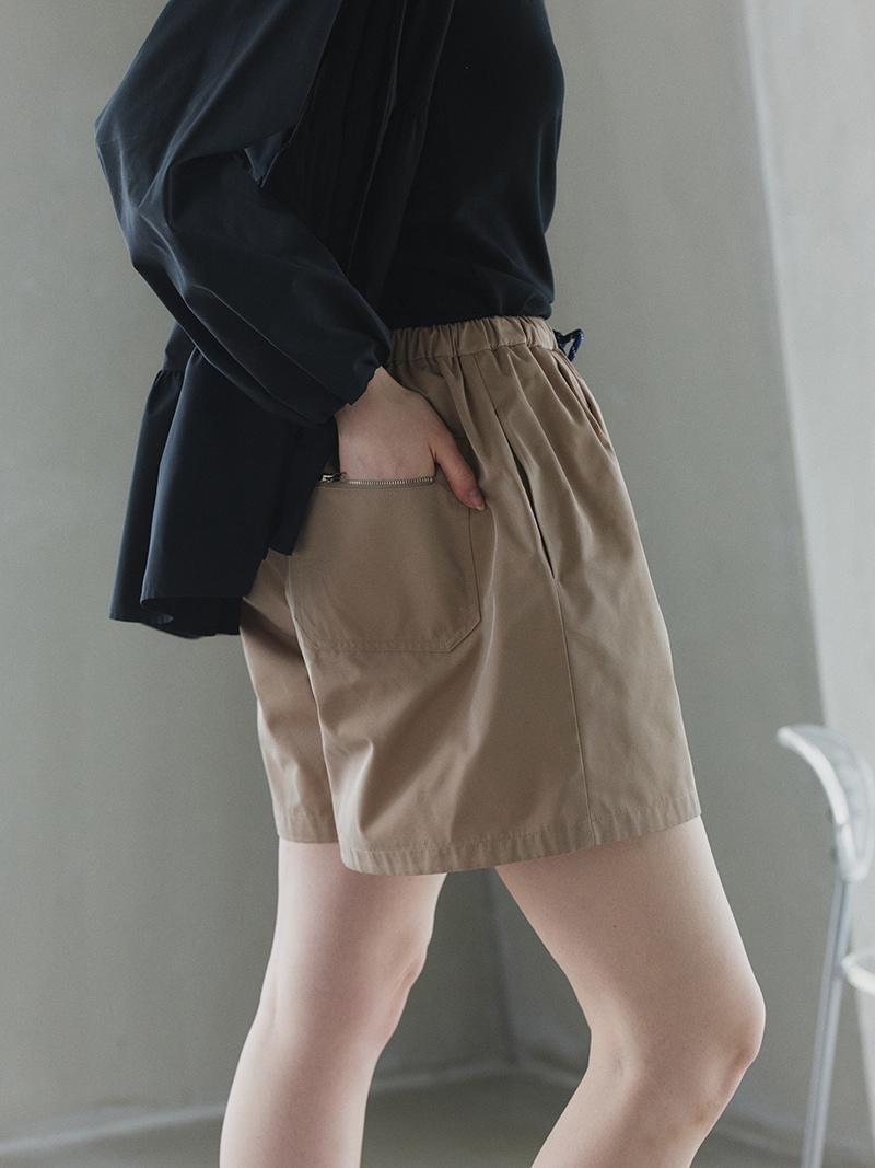 trefle+1トレフルプラスワン タックショートパンツ 01 ベージュ コードショートパンツ | New Arrival | | TREFLE＋1（トレフルプラスワン）
