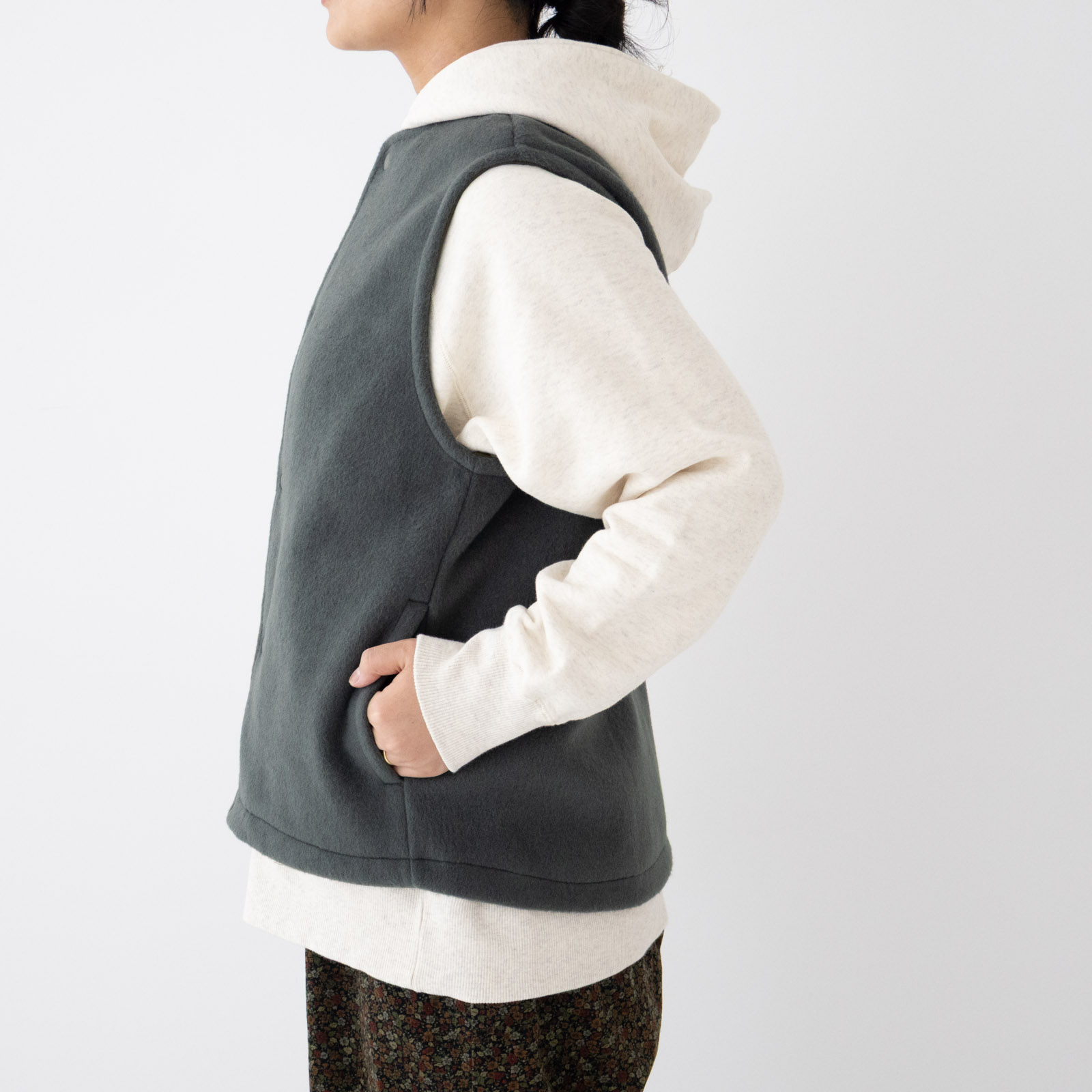 Ballsey グレー フリース ノーカラーベスト ORCIVAL | ボアフリース ノーカラーベスト WOMEN（その他アウター