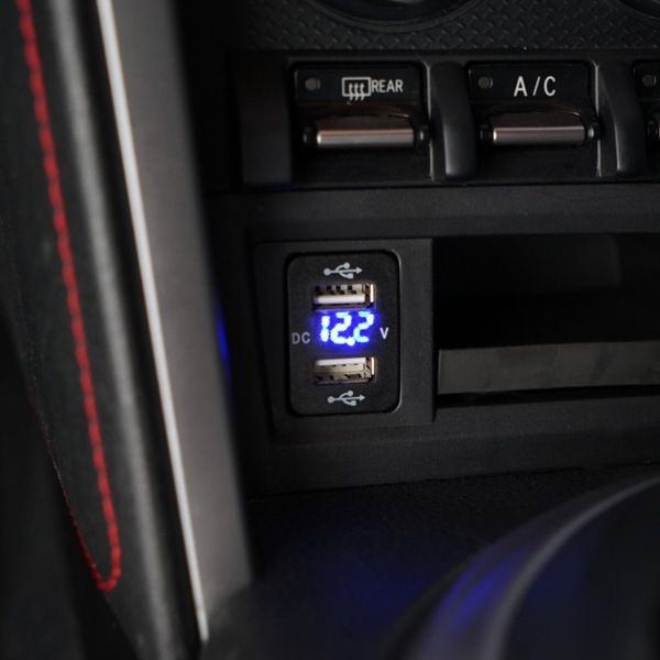 トヨタ 86 ZN6 スバル BRZ ZC6 12V-24V 4.2A デュアル USB 電圧表示