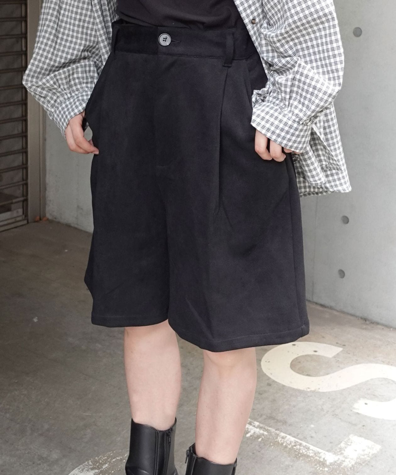 【訳あり特価！Hot Buttered 6’4” 値下げしました！ フェイクスエードハーフパンツ | NEW ARRIVALS | LOWY BY CORNERS
