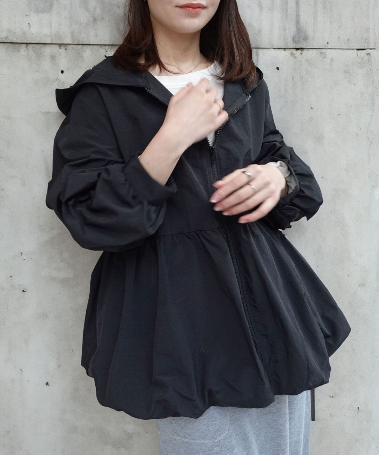 バルーンペプラムフードブルゾン | すべての商品 | LOWY BY CORNERS