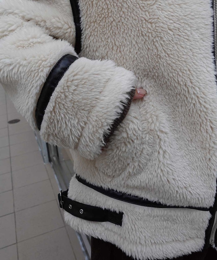 �ܥ������С��������ե饤�ȥ��㥱�å�