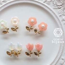 フラワーモチーフ イヤリング/チューリップ/ゴールド/オーロラ/ピーチ/ピンクベージュ| Earrings  -イヤリング-