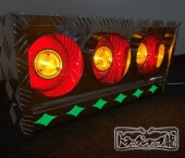 ステンレス 角マーカー＆取付ステーセット 4連タイプ 2個セット 鱗柄