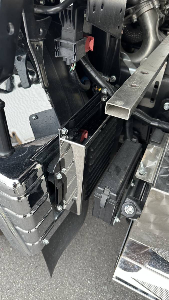 鏡面ステンレス ECUボックス コンピューター 三菱ふそう ブルーテックキャンター S0758S