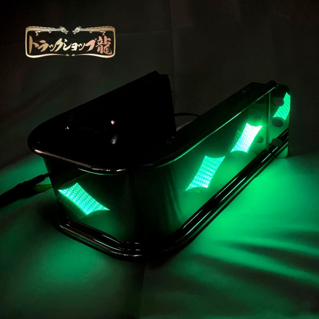 2t用 光る シャフトガード 菱抜き 鏡面タイプ ステンレス 10㎜丸棒巻き 24vLED