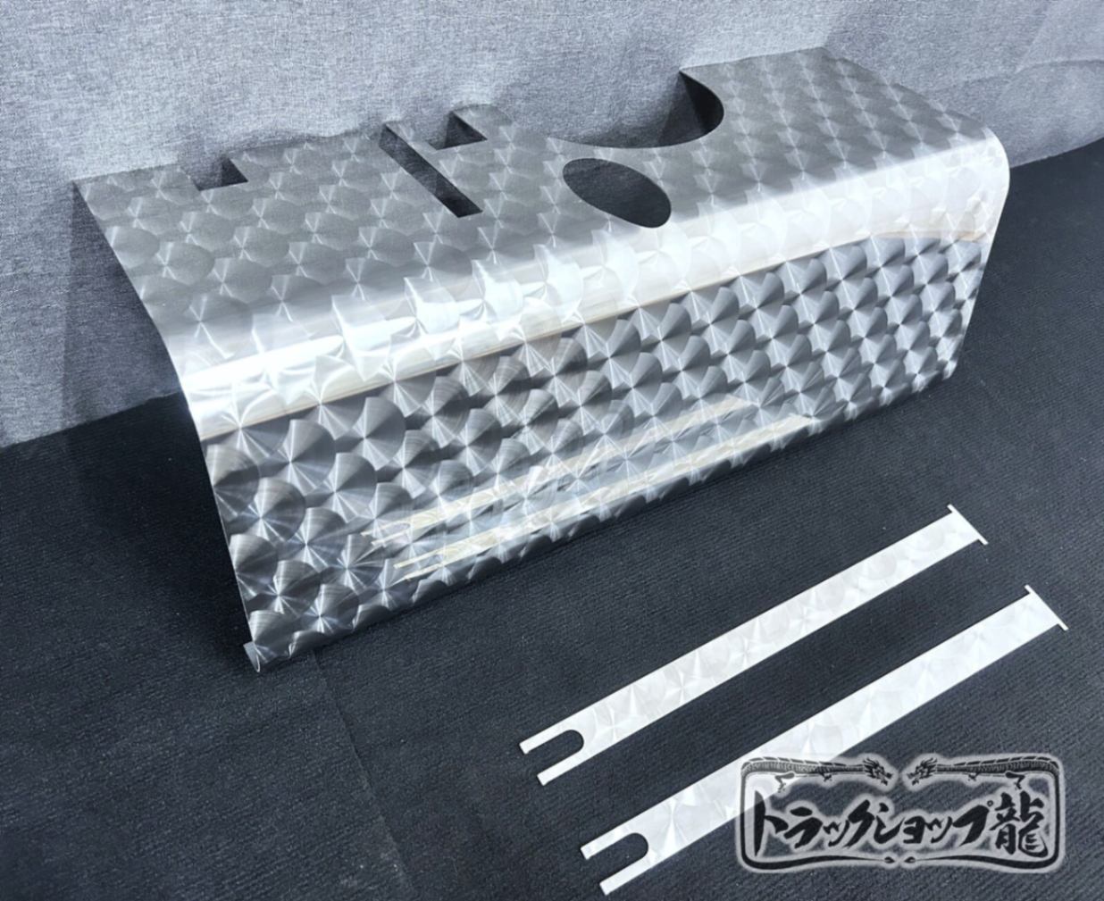 ステンレス 燃料タンクカバー 鱗柄 バンドのみ S1026S｜【公式