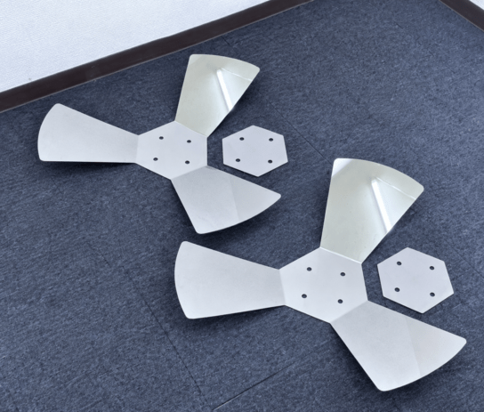 【訳あり品】 鏡面ステンレス 【22.5インチ】 プロペラ スピンナー 2個セット 3枚羽 3穴 ホイールスピンナー S8674S
