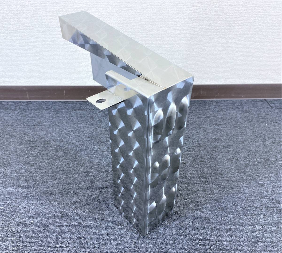 オリジナル 鱗柄ステンレス バッテリー イコライザーカバー パンチング仕様 ルーバー 三菱ふそう ブルーテックキャンター S0394S