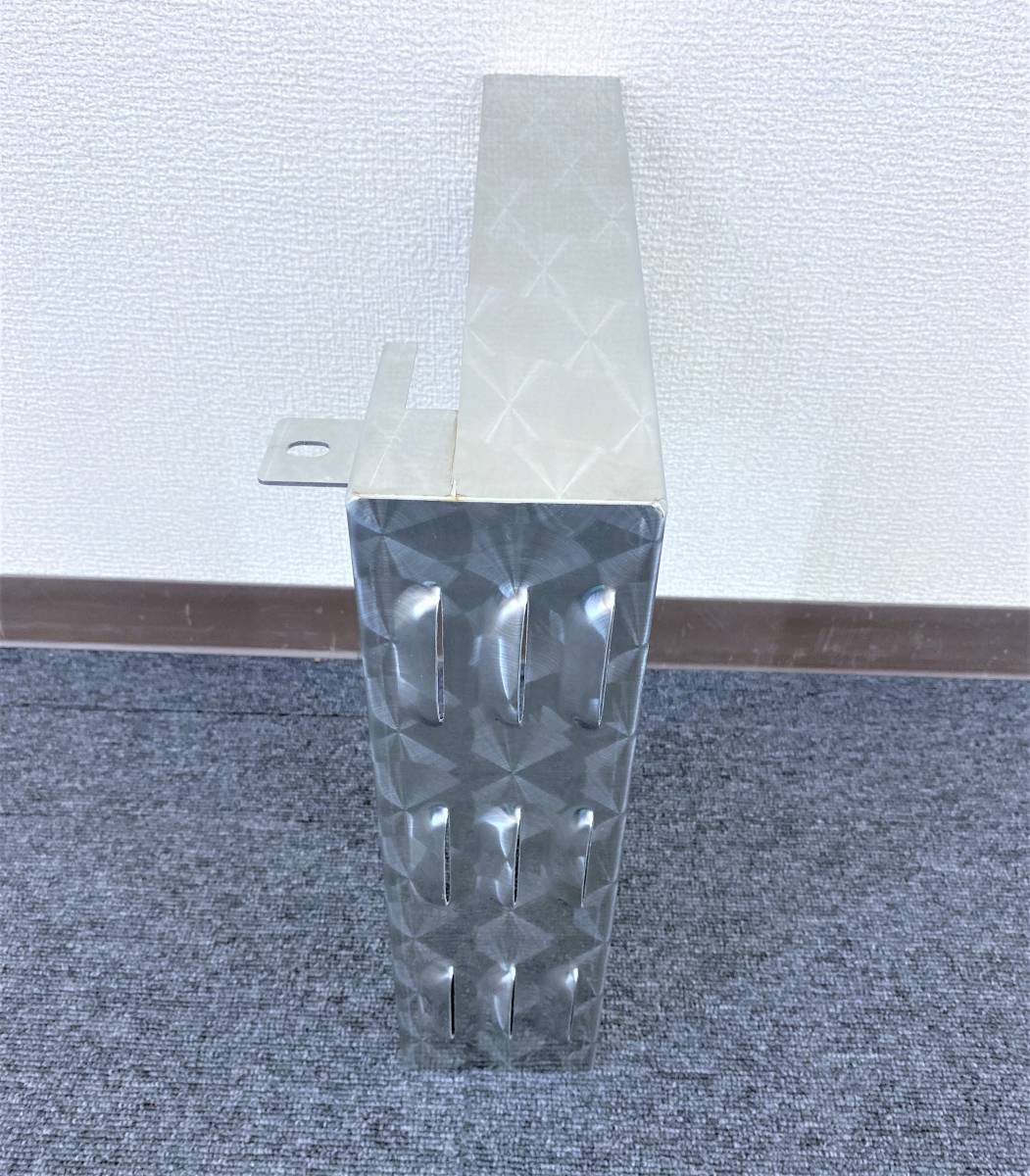 オリジナル 鱗柄ステンレス バッテリー イコライザーカバー パンチング仕様 ルーバー 三菱ふそう ブルーテックキャンター S0394S