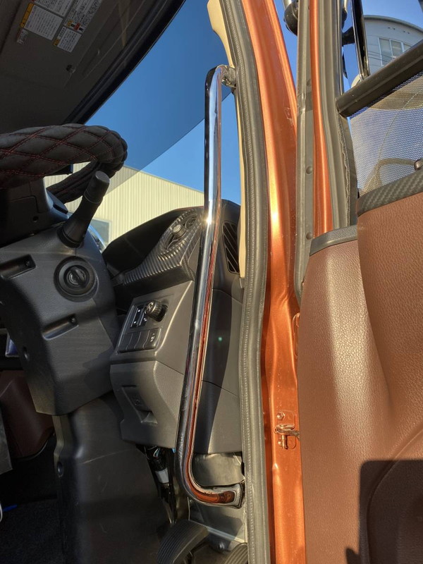 【訳あり/未使用品】メッキ アシストグリップ インナーグリップ 前側 フロント側 左右セット 日野 17プロフィア/17レンジャー H8747P