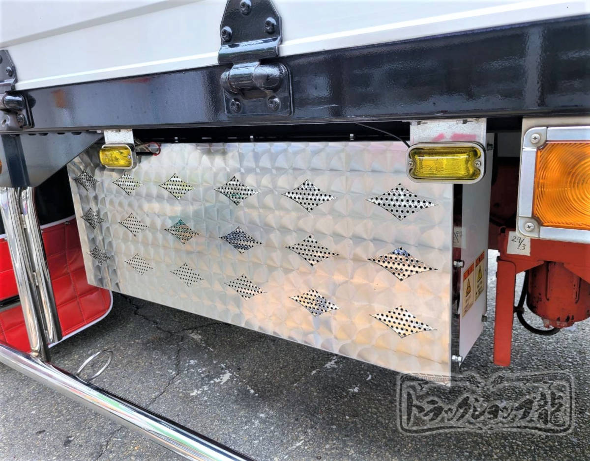 サーモキング・メッキバッテリーカバー ステンレス サーモキング コンデンサー カバー 鱗柄 菱抜き パンチング