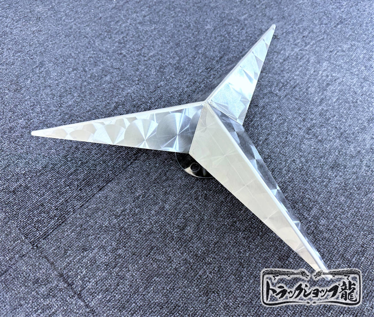 鱗柄ステンレス 【19.5インチ】 ベンツ型 ホイールスピンナー 4穴 2個