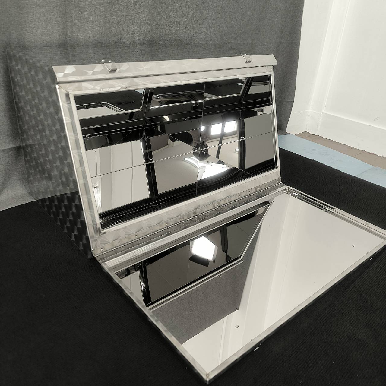 ステンレス製 工具箱(Bタイプ) 500サイズ 鱗柄 シンプルタイプ 道具箱