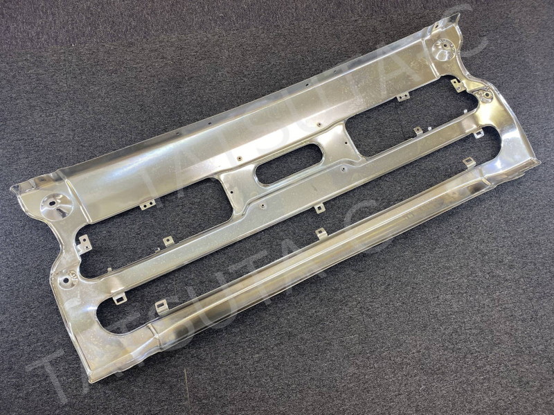 【日産 UD クオン エアダム有】メッキ フロント バンパー サイド部分 左 UDトラックス □日産 UD クオン フロントバンパー 助手席 左側