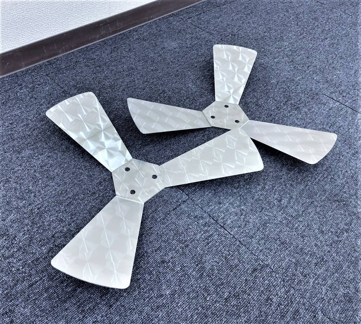 訳あり品】 鱗柄ステンレス 【17.5インチ】 プロペラ スピンナー 2個