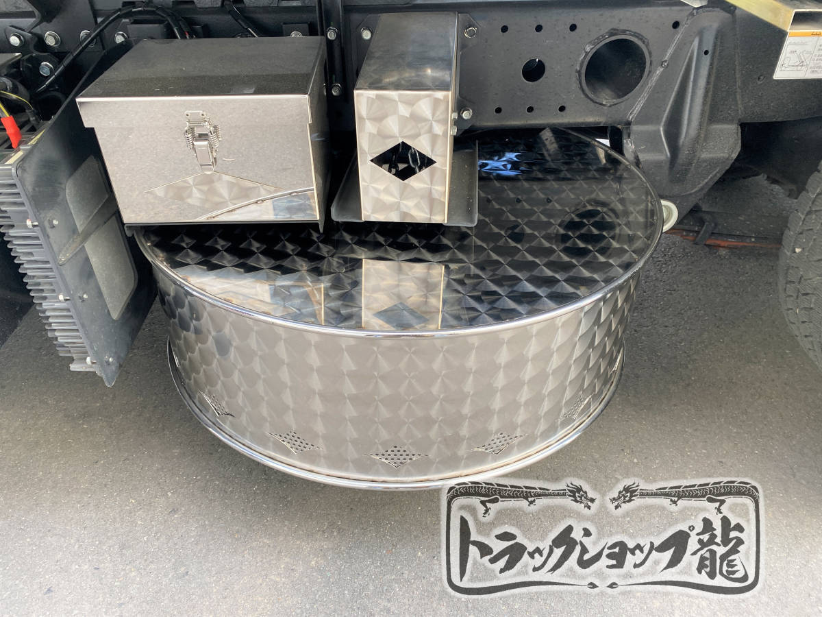 鱗柄ステンレス 【16インチ】 スペアタイヤカバー 菱抜きタイプ 720mm 10㎜丸棒巻き 丸形 補強折込なし 2t/3t 汎用 T0097S