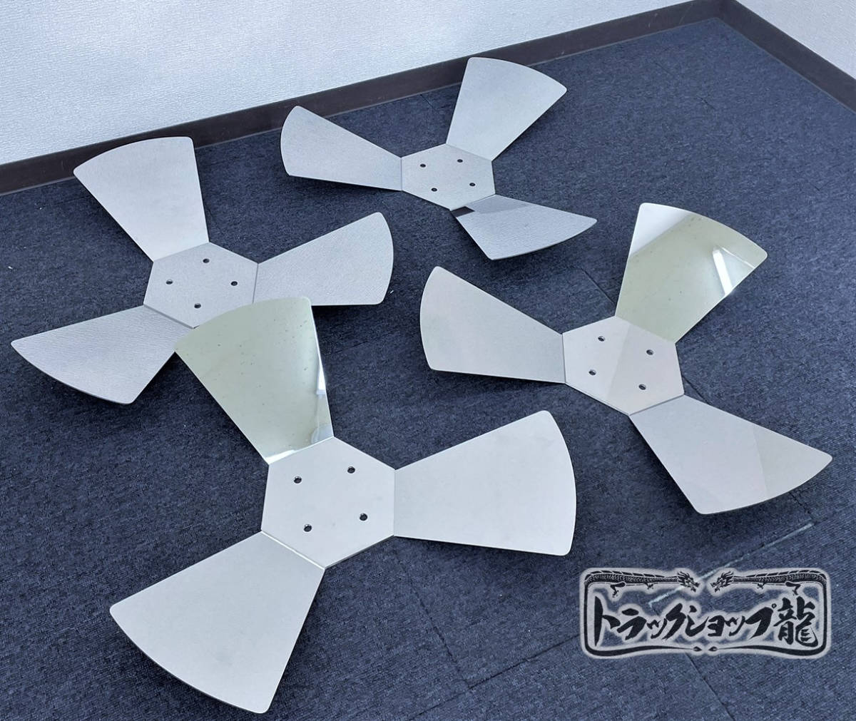 鏡面ステンレス 【22.5インチ】 プロペラ スピンナー 4個セット 3枚羽