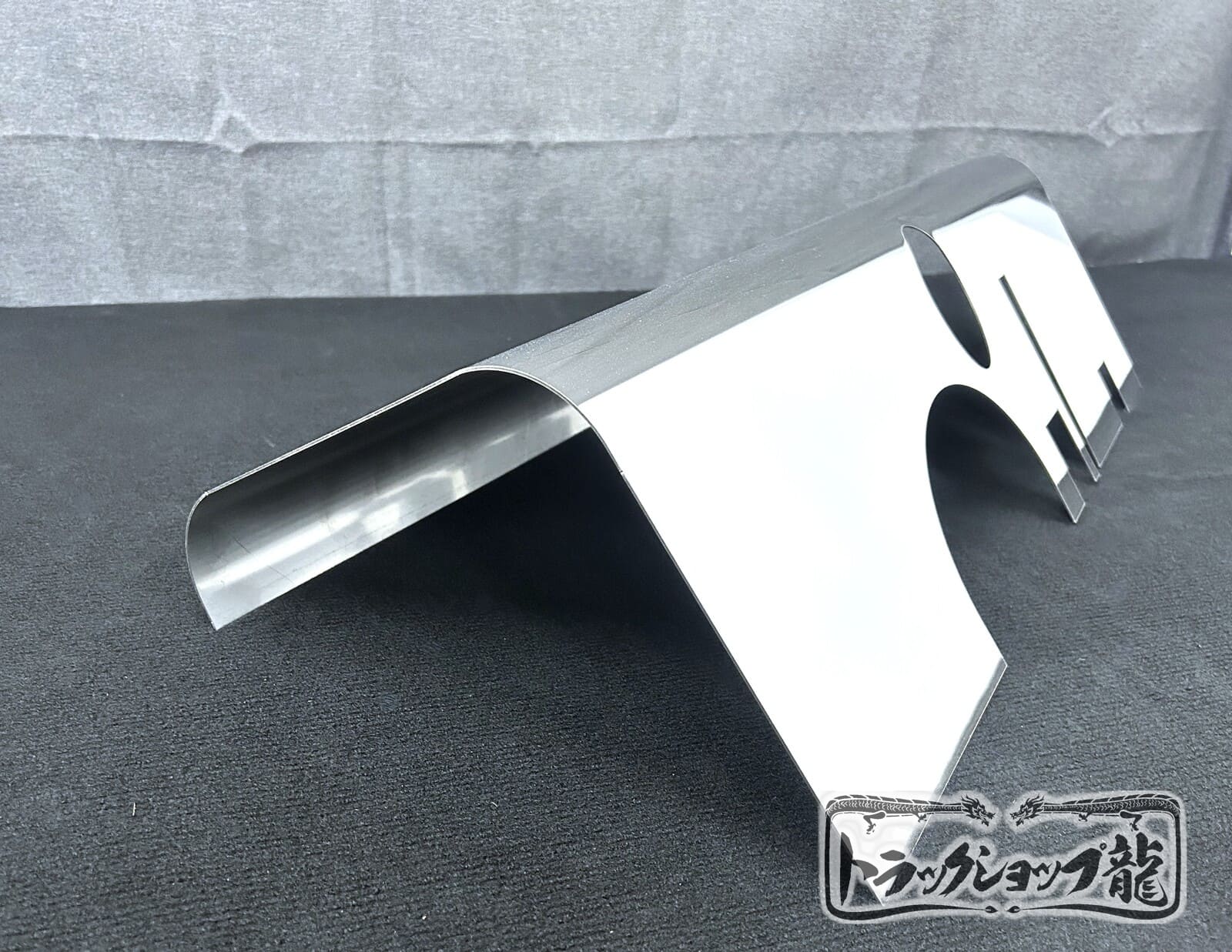 ステンレス 燃料タンク(70L)用 鱗柄 バンド化粧板のみ S2026S｜【公式
