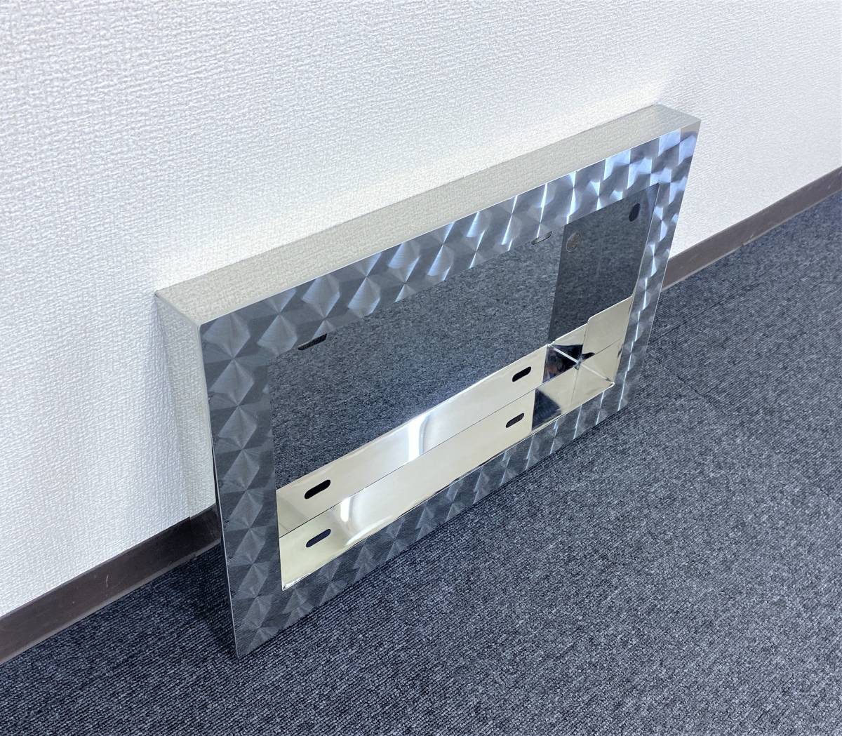 訳有品 鱗柄×鏡面 ステンレス 中型 ナンバー枠 50角 字光式対応 ナンバーフレーム