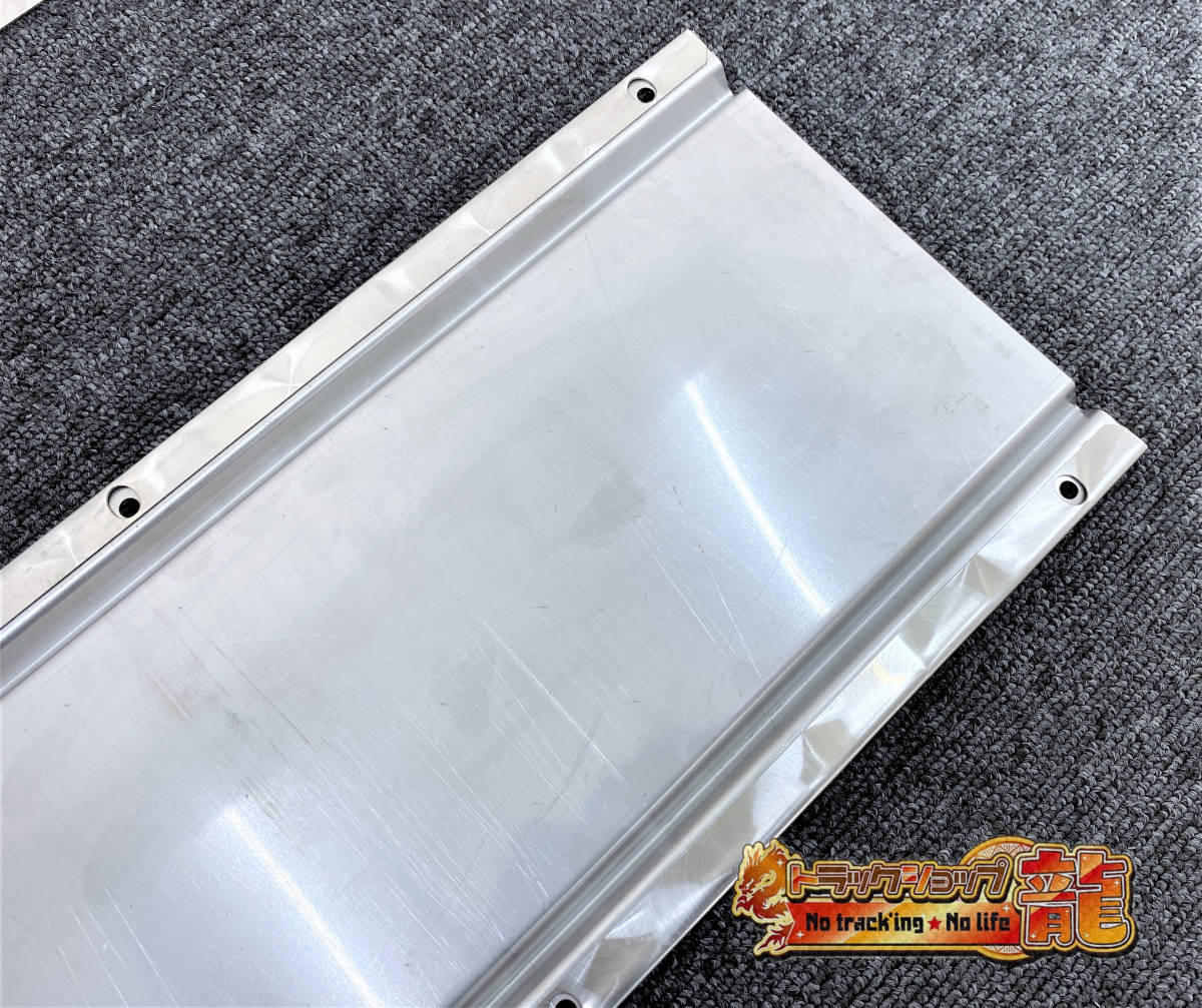 ステンレス 泥除けウエイト 1枚 幅930mm 鱗柄 裏板付き 折返し補強仕様 泥除けステー S0024S