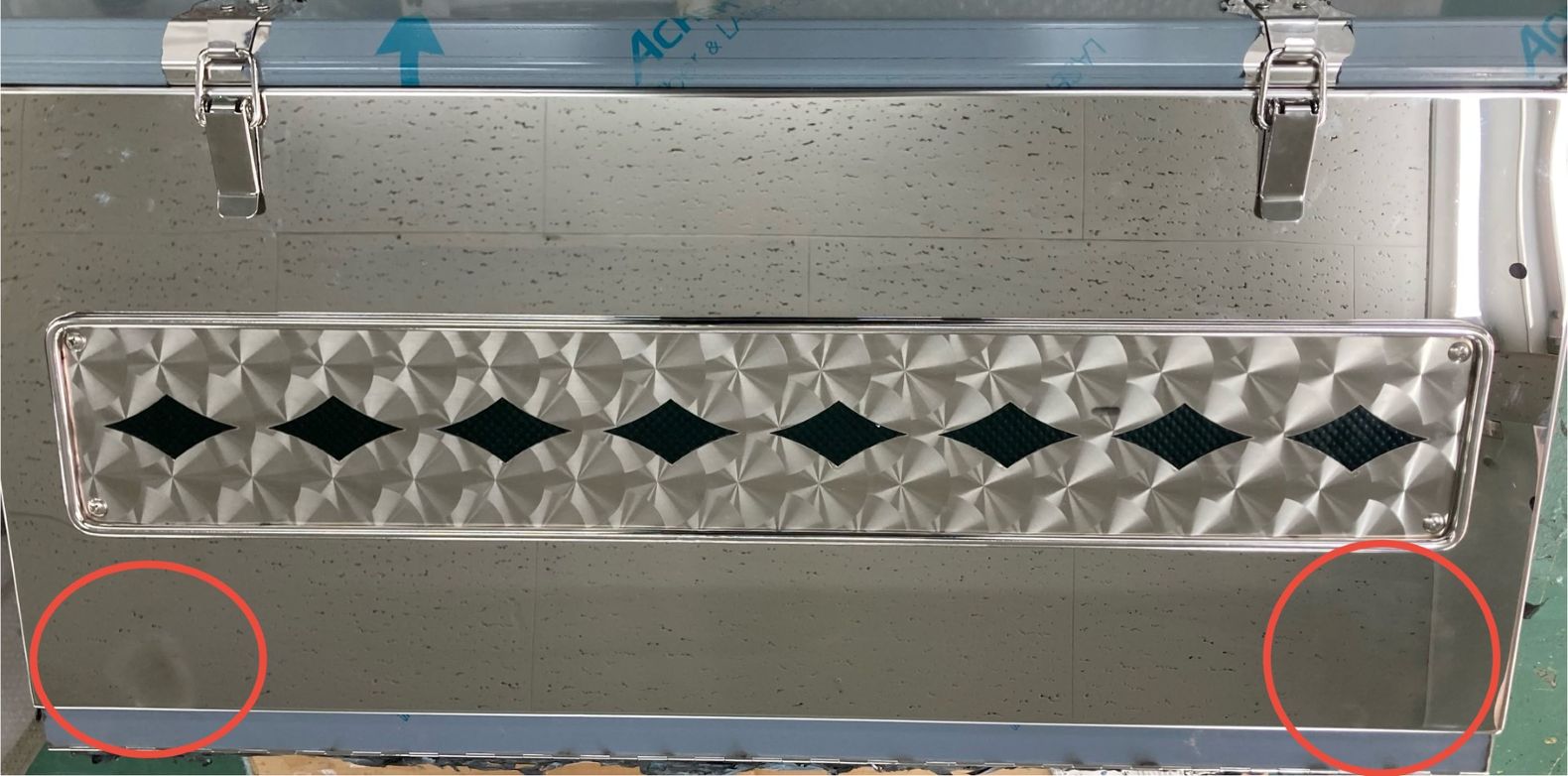 【訳あり品】 ステンレス製 工具箱 (Bタイプ) 900サイズ 鏡面×鱗柄 菱アンドン LEDライト付き 道具箱 収納庫 2t/4t T8066S