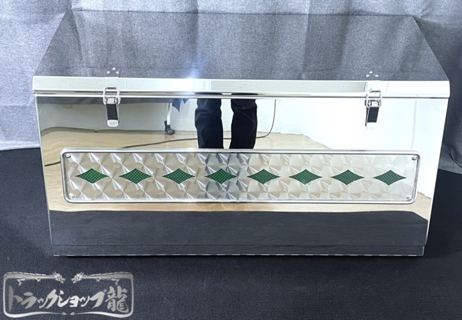 【訳あり品】 ステンレス製 工具箱 (Bタイプ) 900サイズ 鏡面×鱗柄 菱アンドン LEDライト付き 道具箱 収納庫 2t/4t T8066S