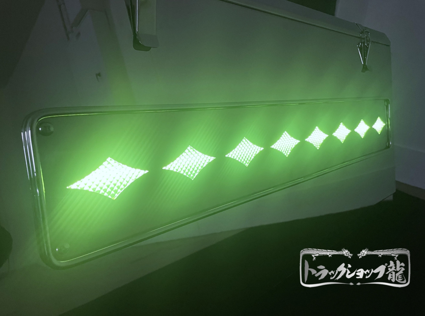 【訳あり品】 ステンレス製 工具箱 (Bタイプ) 900サイズ 鏡面×鱗柄 菱アンドン LEDライト付き 道具箱 収納庫 2t/4t T8066S