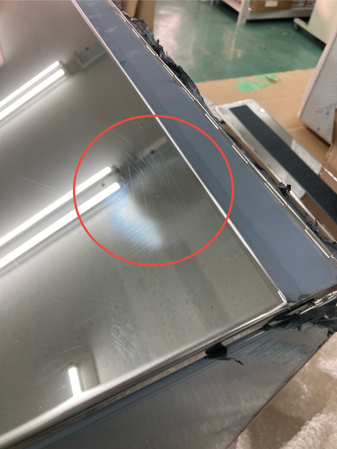 【訳あり品】 ステンレス製 工具箱 (Bタイプ) 900サイズ 鏡面×鱗柄 菱アンドン LEDライト付き 道具箱 収納庫 2t/4t T8066S