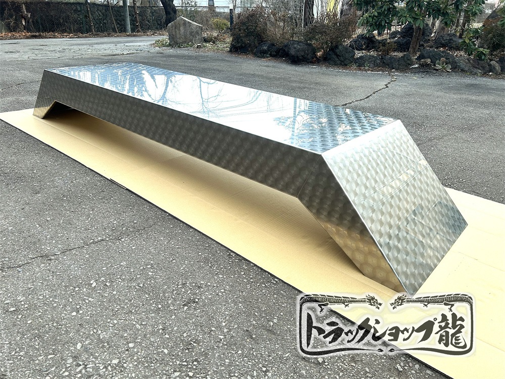 ステンレス ロングフェンダー 2枚セット 大型 10t ダンプ 鱗柄 一段曲げ 舟形タイプ 標準タイプ リアフェンダー 泥除け T0005S