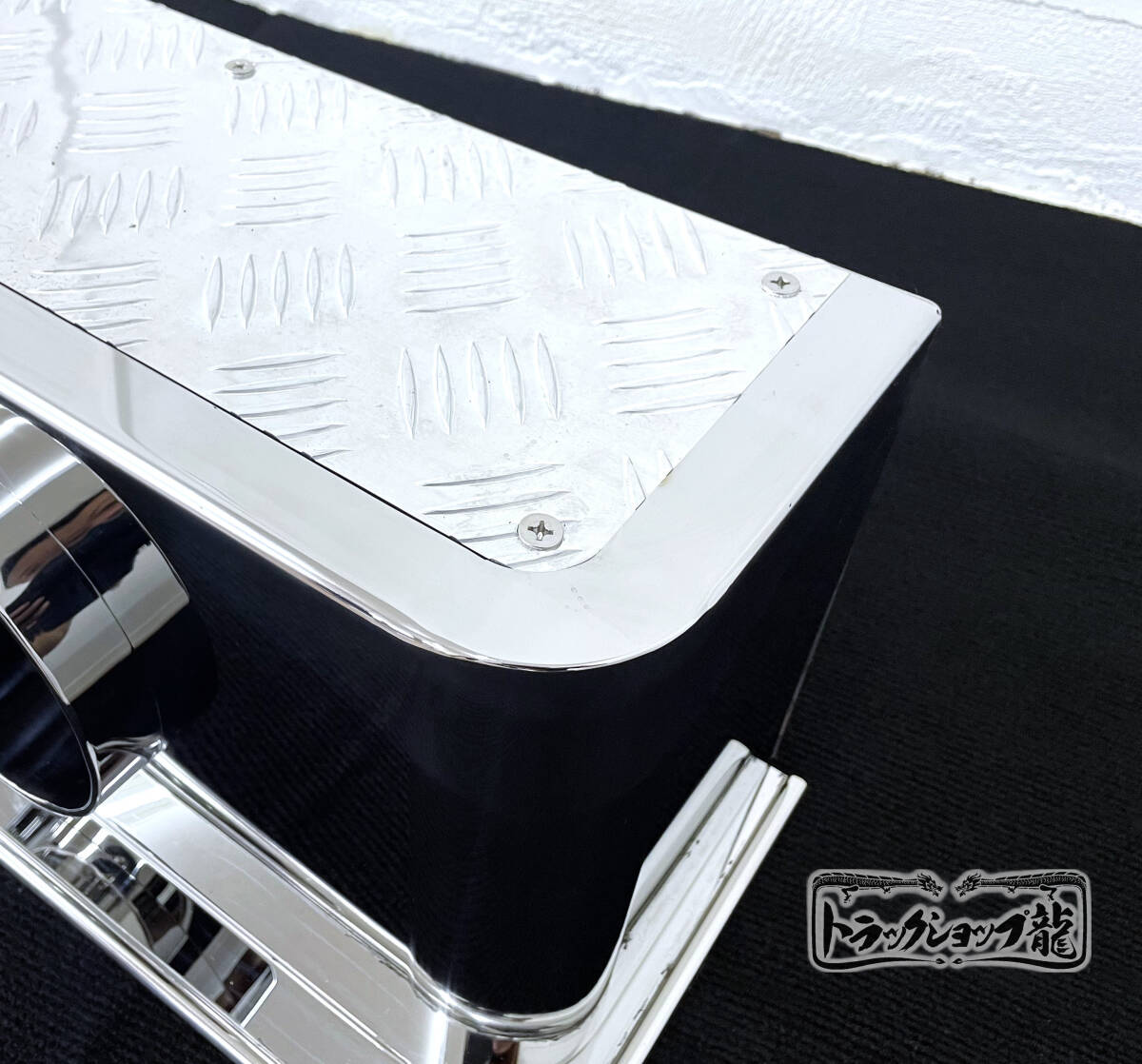 訳あり品　アップグレード！ステンレス リアバンパー 1900×250 筒だし 4連 中心レンズ黄色　リフトガード付 奥付け テールランプ付き