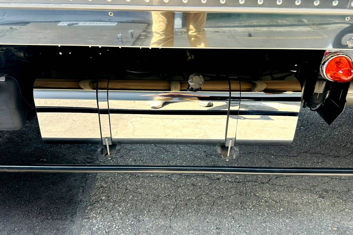 【訳あり品】 三菱ふそう ブルーテックキャンター ステンレス 燃料タンクカバー 鏡面 100Lサイズ用 T8131S