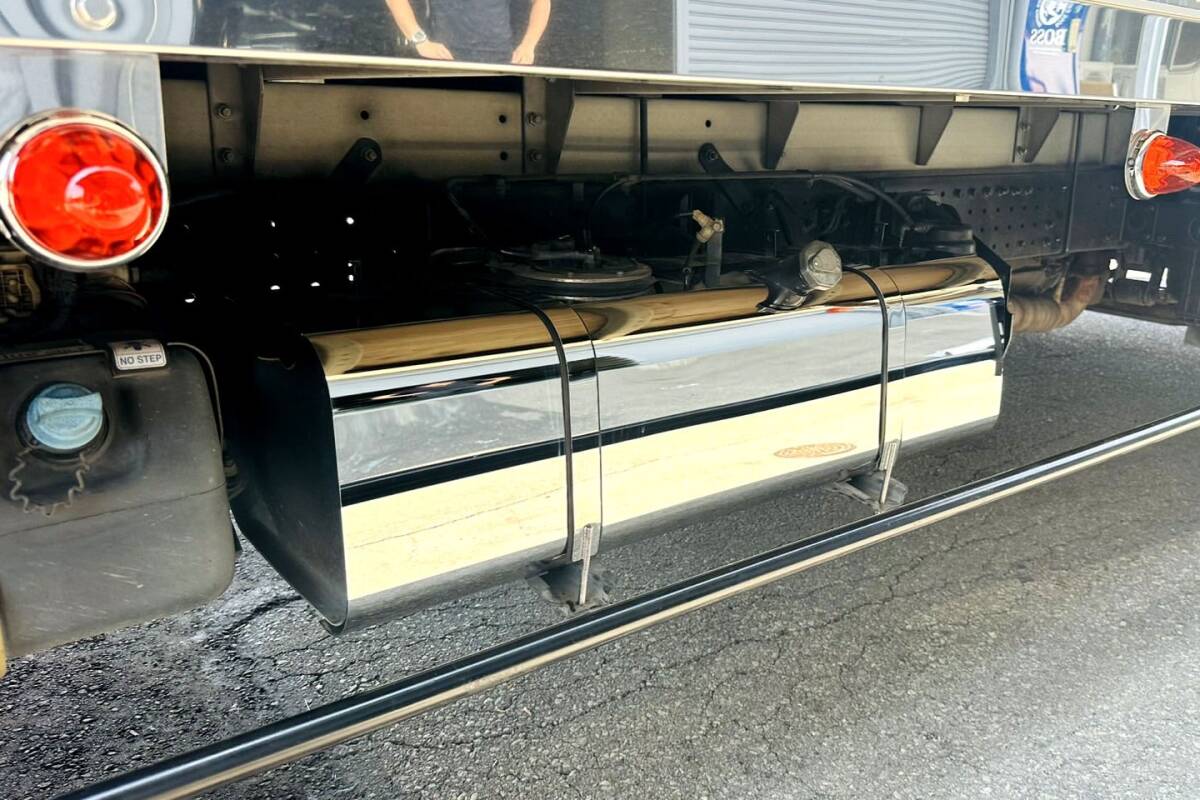 【訳あり品】 三菱ふそう ブルーテックキャンター ステンレス 燃料タンクカバー 鏡面 100Lサイズ用 T8131S