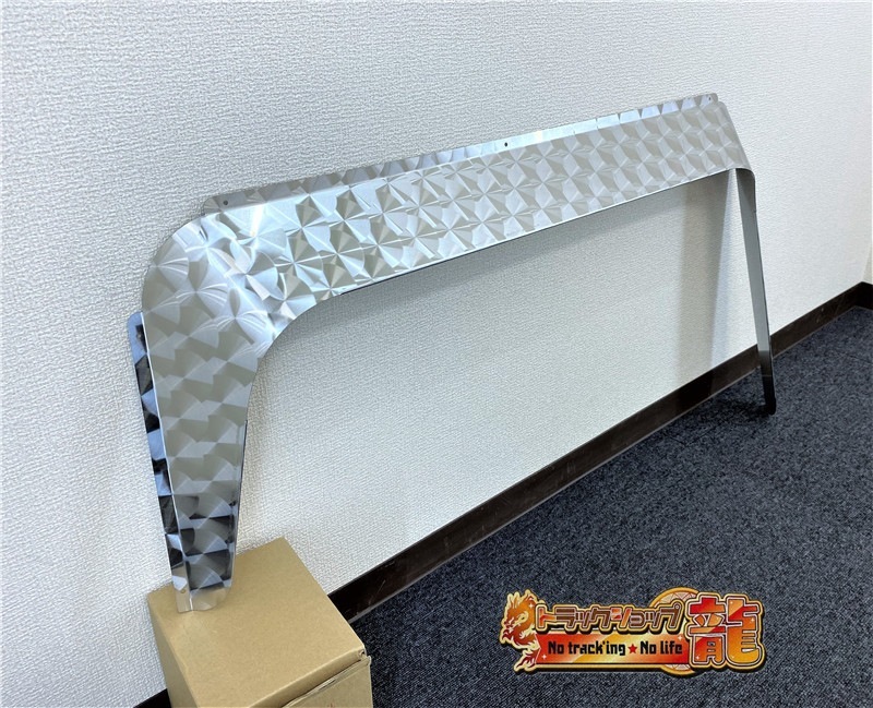 【訳あり品】 鱗柄ステンレス ドアバイザー 左右セット いすゞ ギガ/320フォワード S8894S