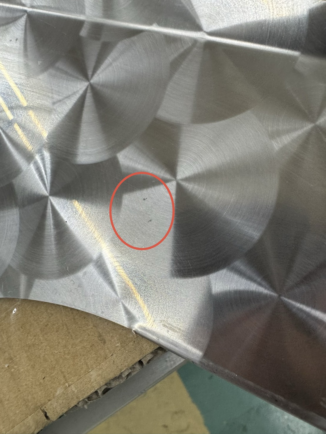 【訳あり品】 鱗柄ステンレス ドアバイザー 左右セット いすゞ ギガ/320フォワード S8894S