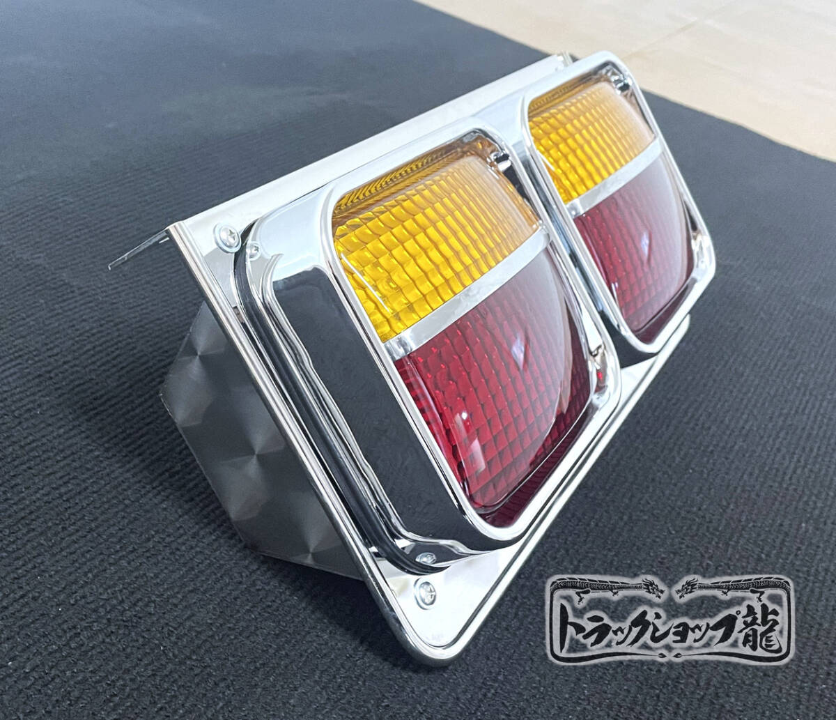 ステンレス アローテールランプ用 ブラケット 2連用 裏カバー 2個セット 鱗柄 S0885S