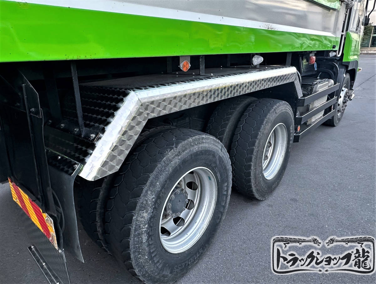 USA製・トラックフェンダー・ステンレス Black Poly Single Axle Fenders With Rolled Edge 76 Inch - 4