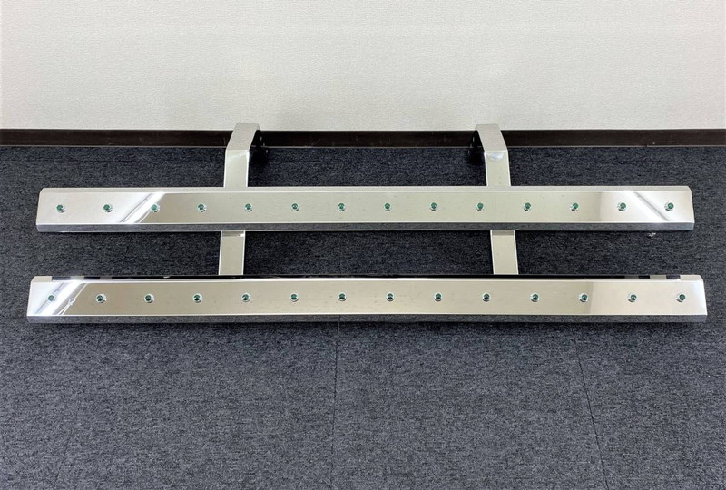 パイロットランプ付 サイドバンパー 鏡面ステンレス 長さ1.4ｍ 台型 ステー付き 左右セット 2ｔ用 レトロ 汎用 S0138D