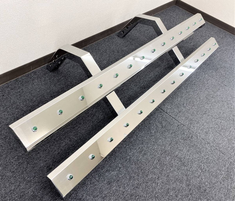 パイロットランプ付 サイドバンパー 鏡面ステンレス 長さ1.4ｍ 台型 ステー付き 左右セット 2ｔ用 レトロ 汎用 S0138D