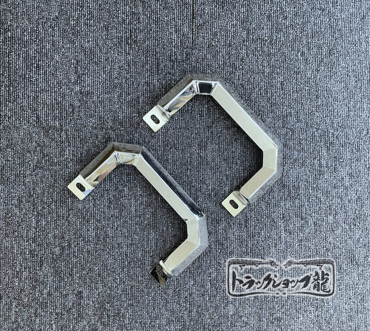 TOYOTAダイナ　ワンオフ製作　アシストグリップ　ステンレス　デコトラ TOYOTAダイナ ワンオフ製作 アシストグリップ ステンレス デコトラ