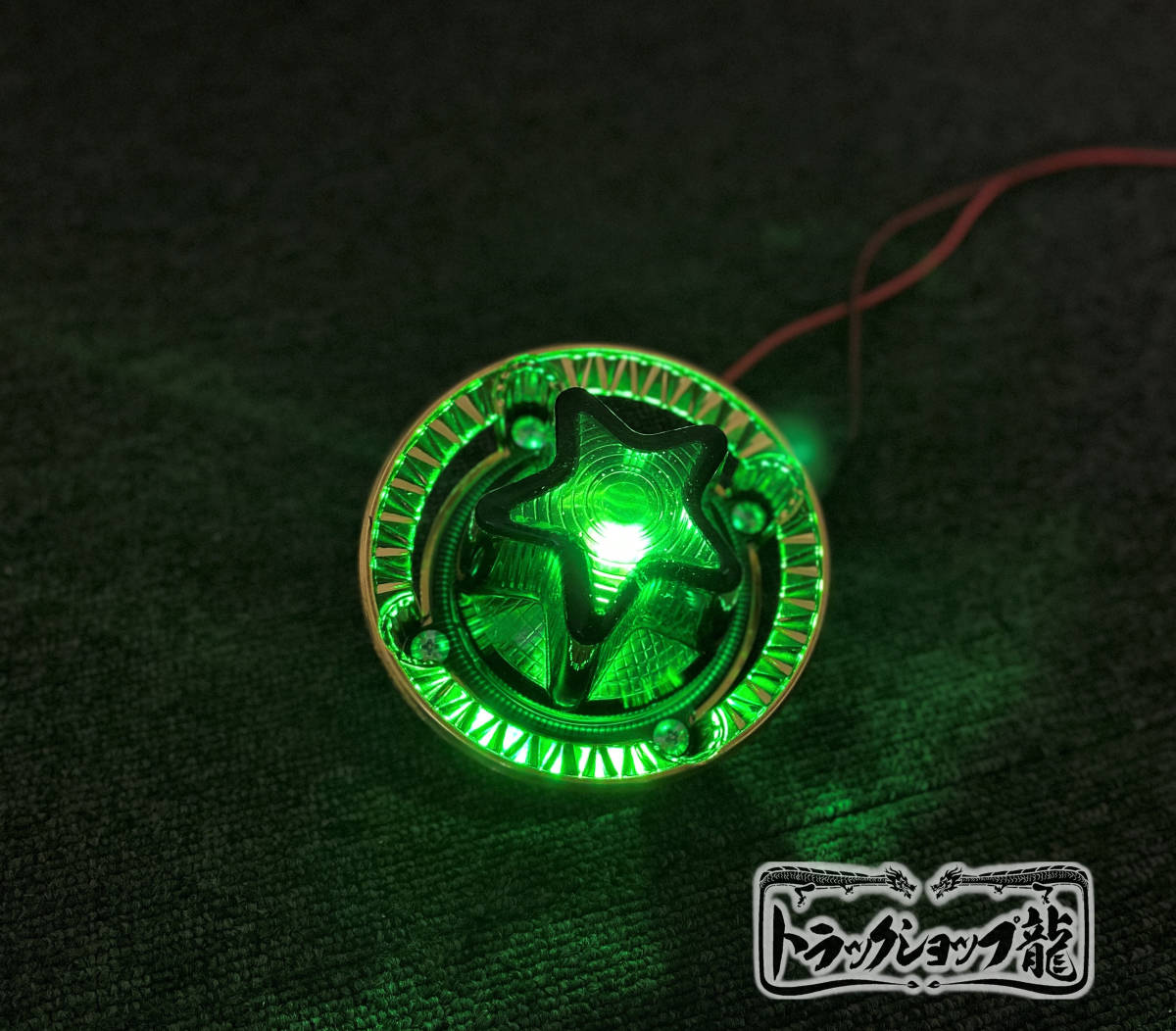 緑色の星エンブレム付きハット 緑色の星エンブレム付きハット 緑色の星