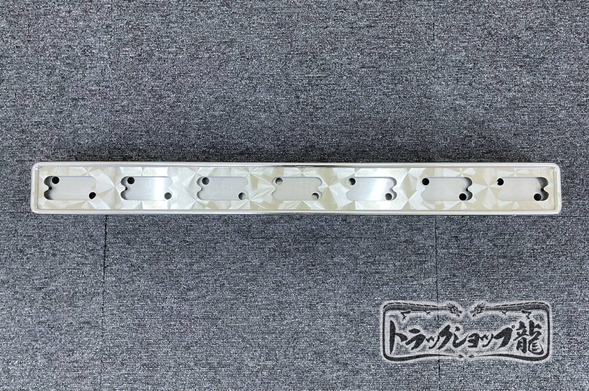 ステンレス 工具箱下アンドン 750幅 鱗柄 丸棒巻き 角マーカー レンズ