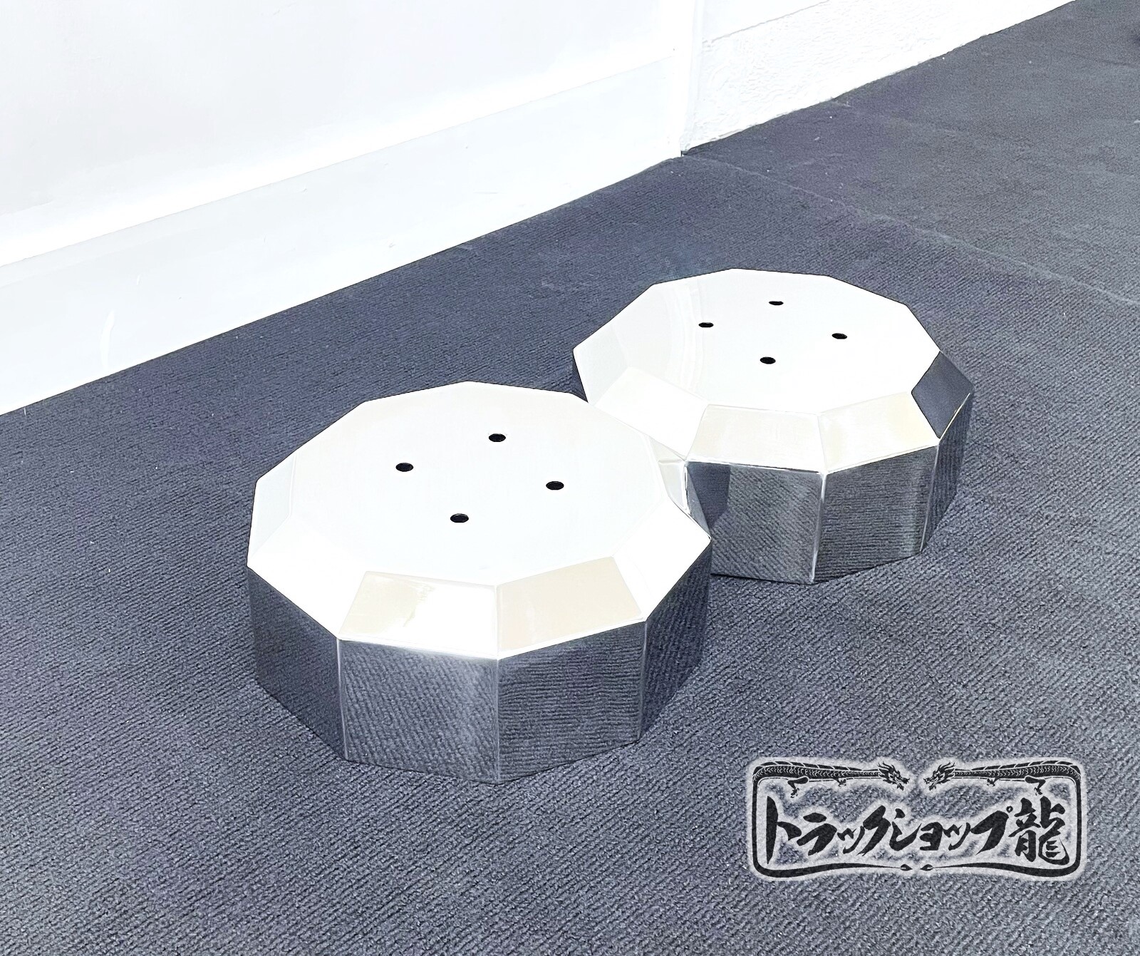 キャンター，エルフ 5穴用 5角形 ステンレス 鏡面リア ハブカバー キャンター，エルフ 5穴用 5角形 ステンレス 鏡面リア