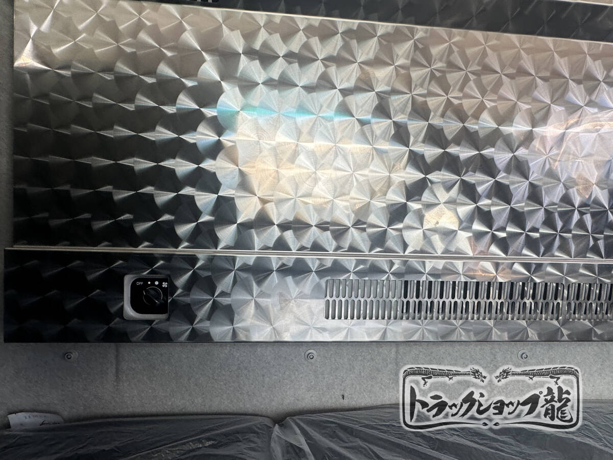 三菱ふそう スーパーグレート用電装カバー ウロコ 三菱ふそう スーパーグレート用 電装BOXカバー ウロコ