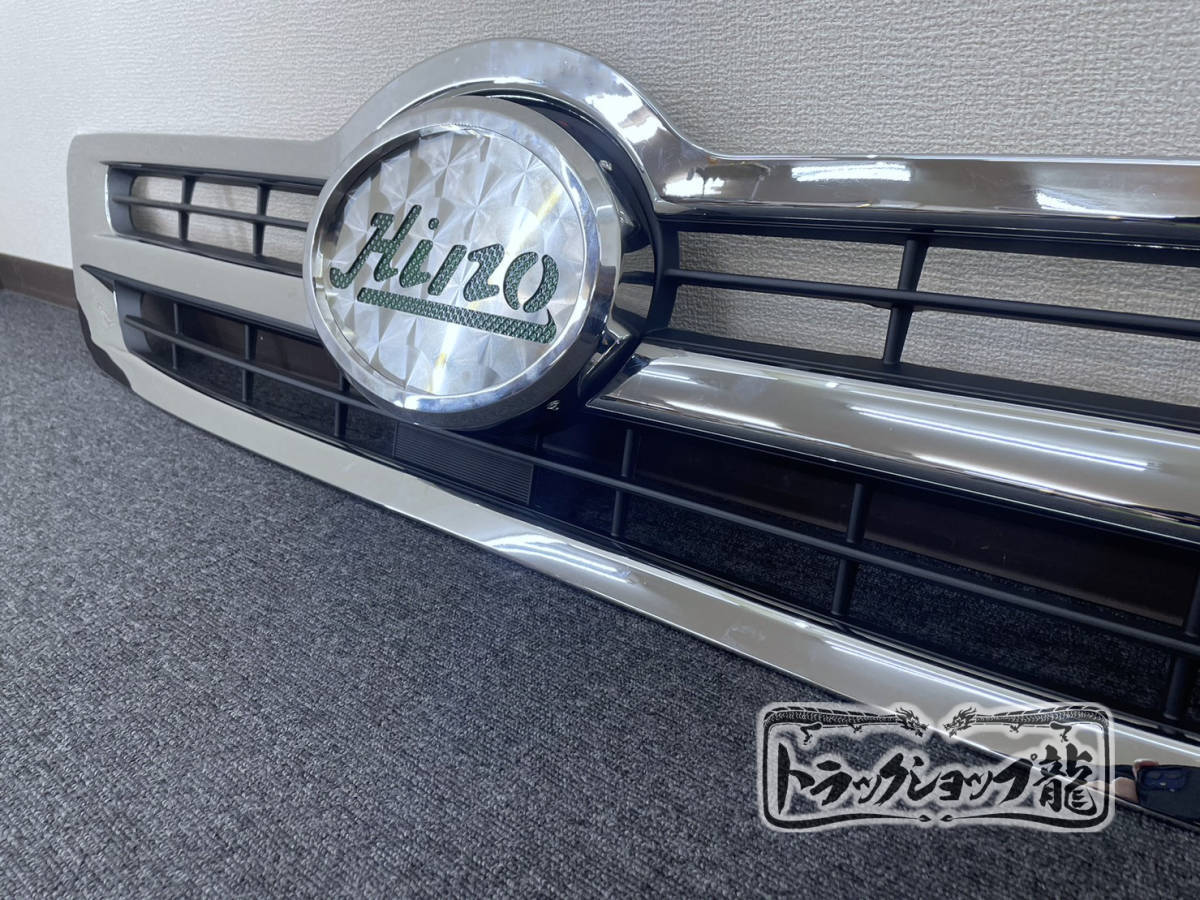 鱗柄ステンレス エンブレムアンドン HINO抜き 奥目仕様 アクリル板 LED