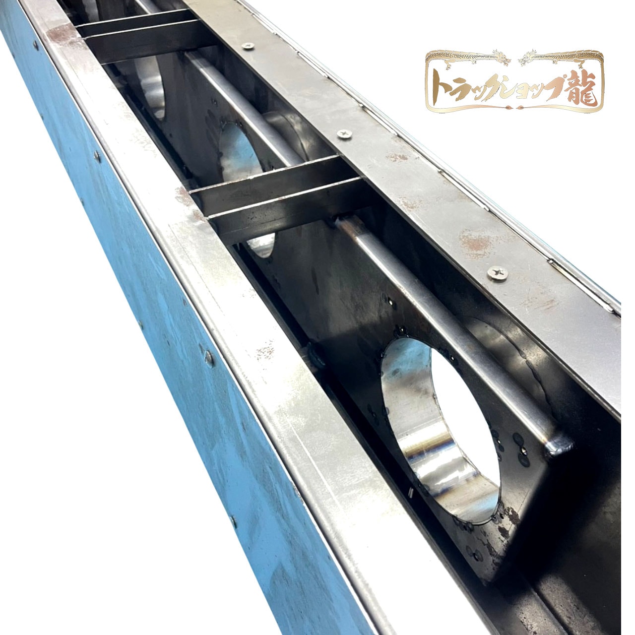 ジェネレーションキャンター用に加工リヤフェンダー泥除けは付属しま